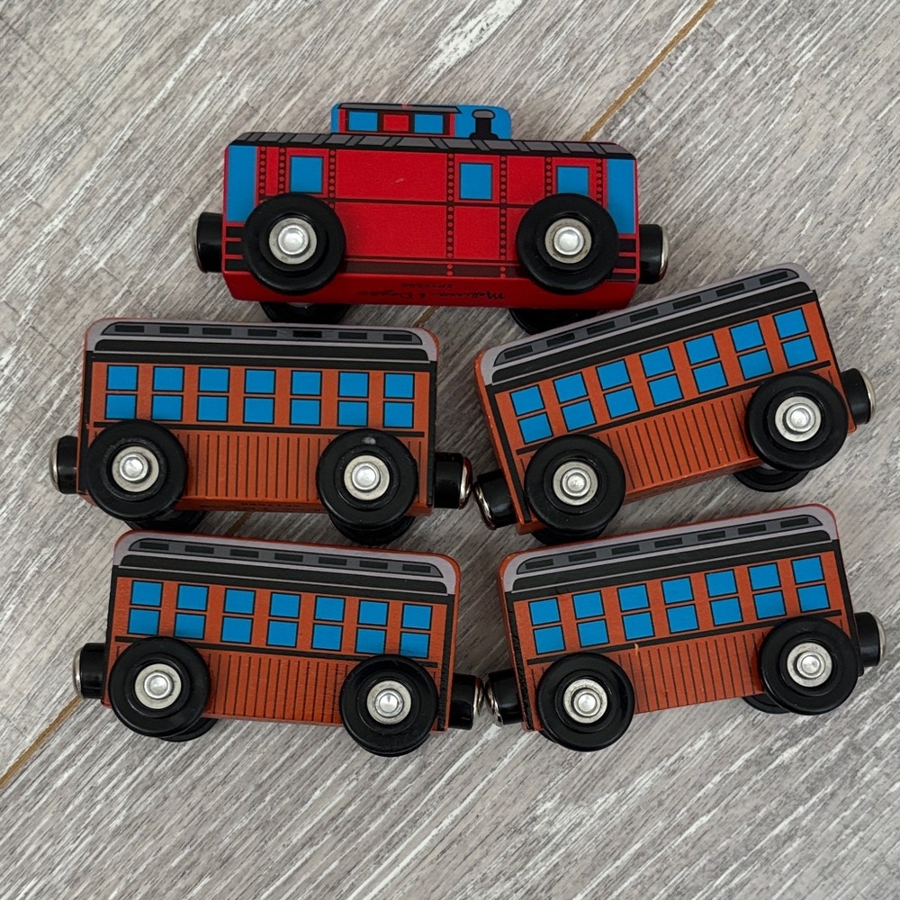 Lot of Magnet Train Cars - Picture 2 of 7